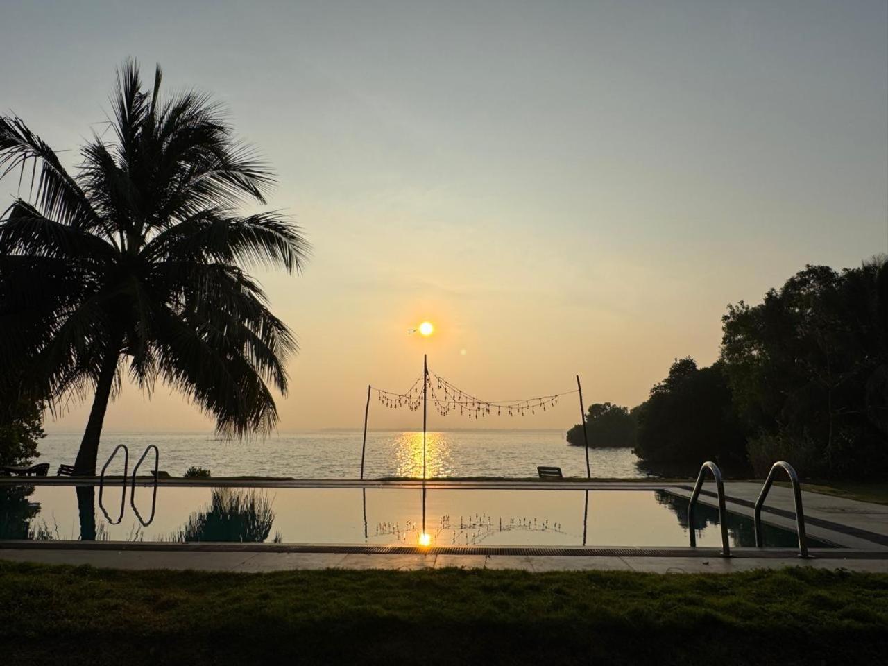 Nico Lagoon Hotel Negombo Exterior photo