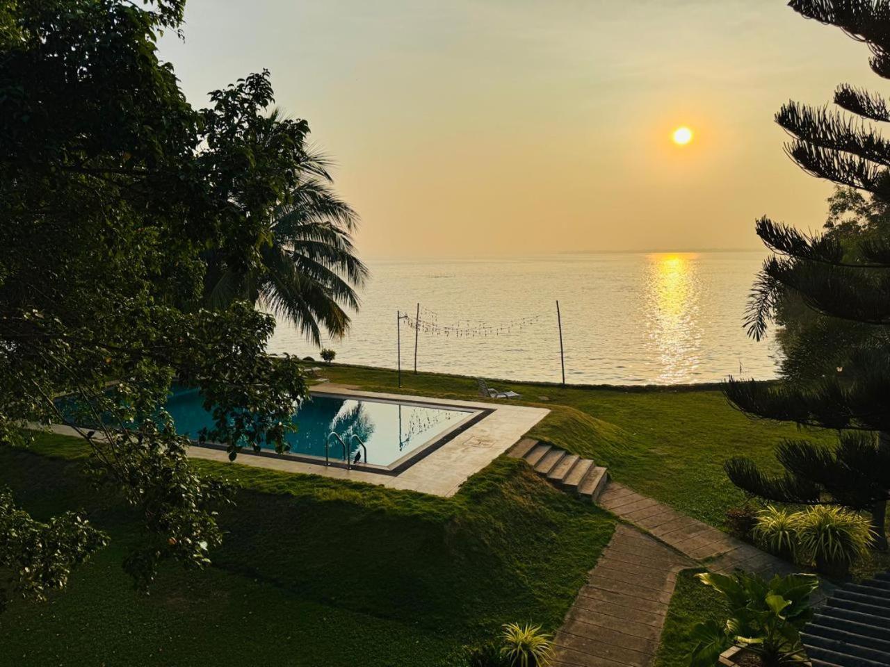 Nico Lagoon Hotel Negombo Exterior photo
