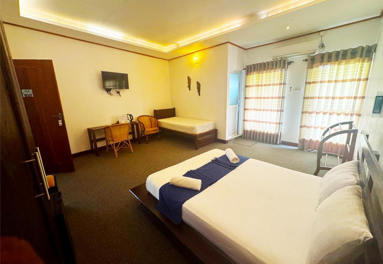 Nico Lagoon Hotel Negombo Exterior photo