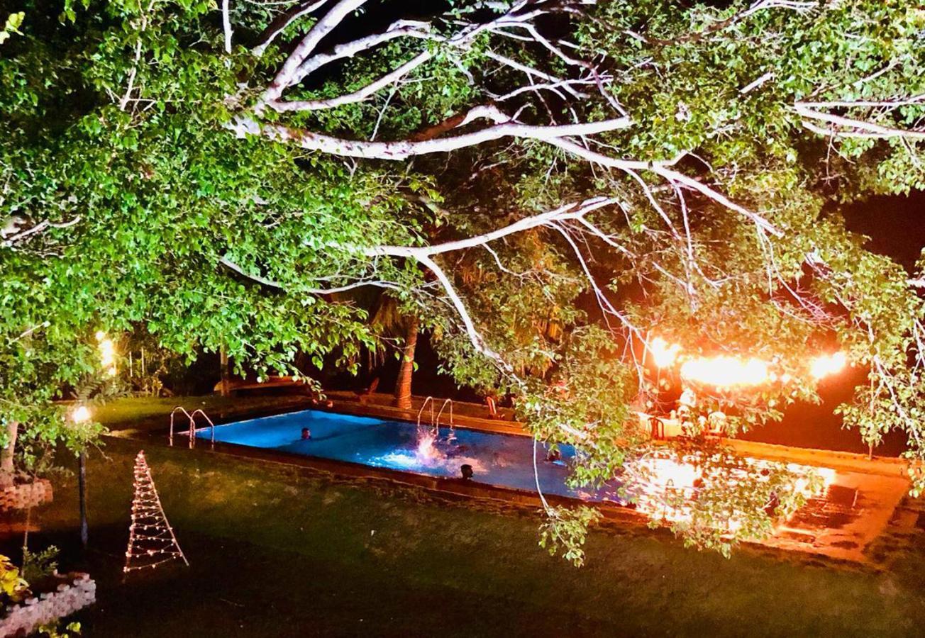 Nico Lagoon Hotel Negombo Exterior photo