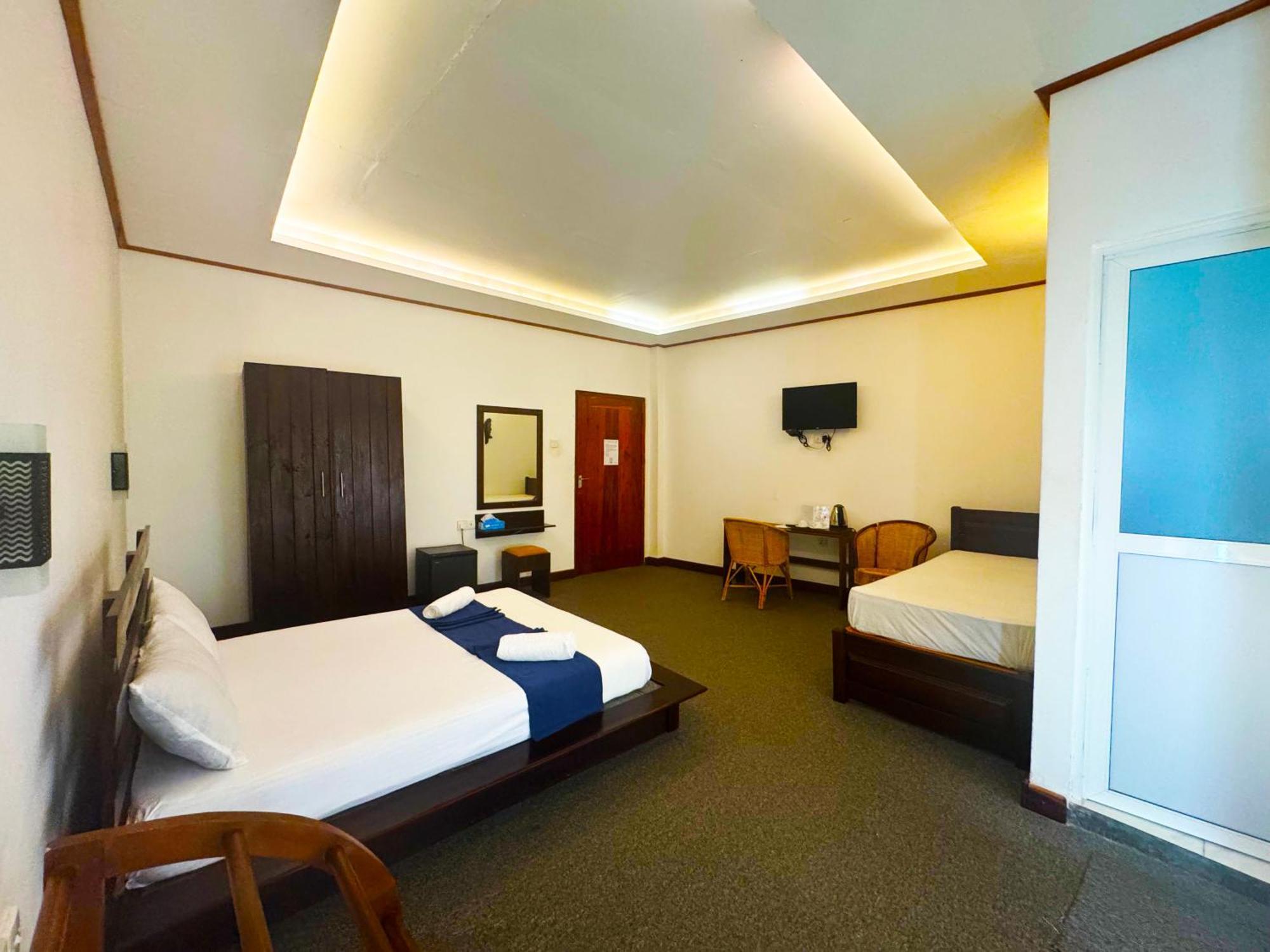 Nico Lagoon Hotel Negombo Exterior photo